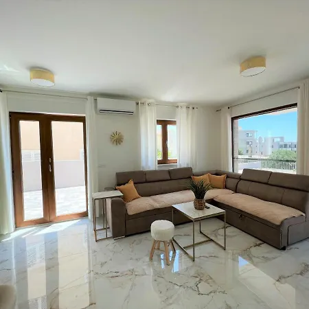 Lux S&b Apartment