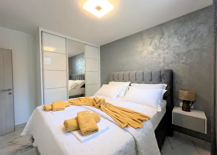 Lux S&b Apartamento Makarska